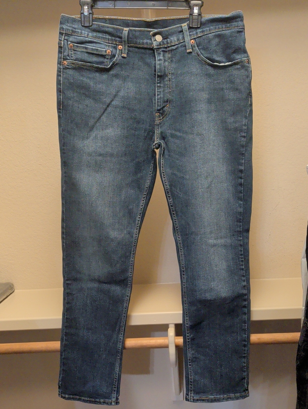 Levi's 511 Men's Slim Straight Jeans in Medium Blue Denim